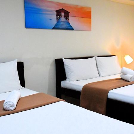 Arzo Hotel Makati Makati City Kültér fotó