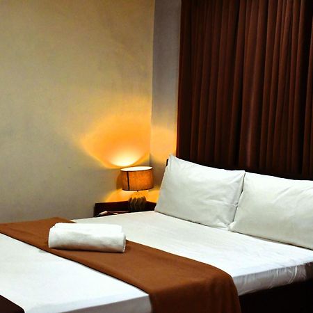 Arzo Hotel Makati Makati City Kültér fotó