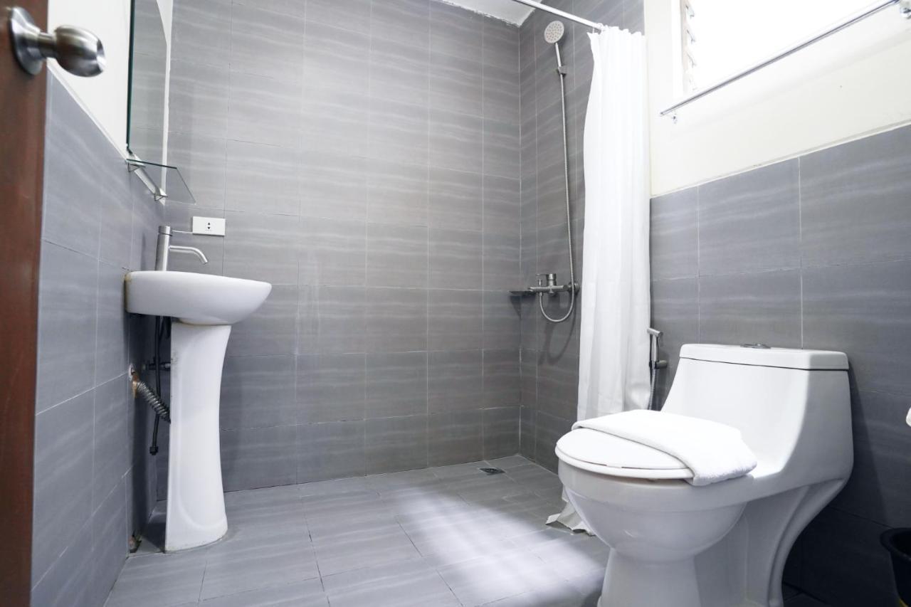 Arzo Hotel Makati Makati City Kültér fotó