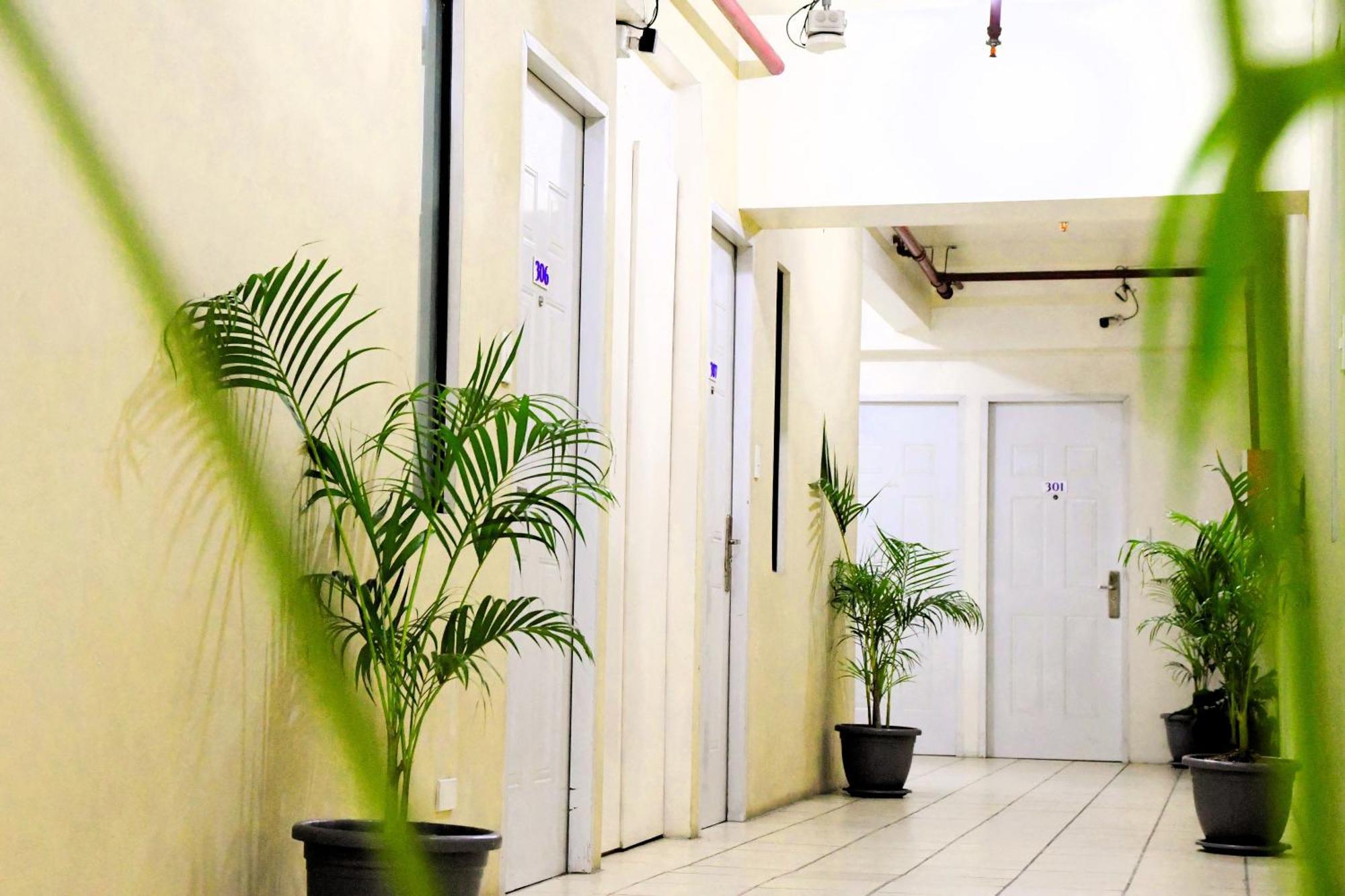 Arzo Hotel Makati Makati City Kültér fotó