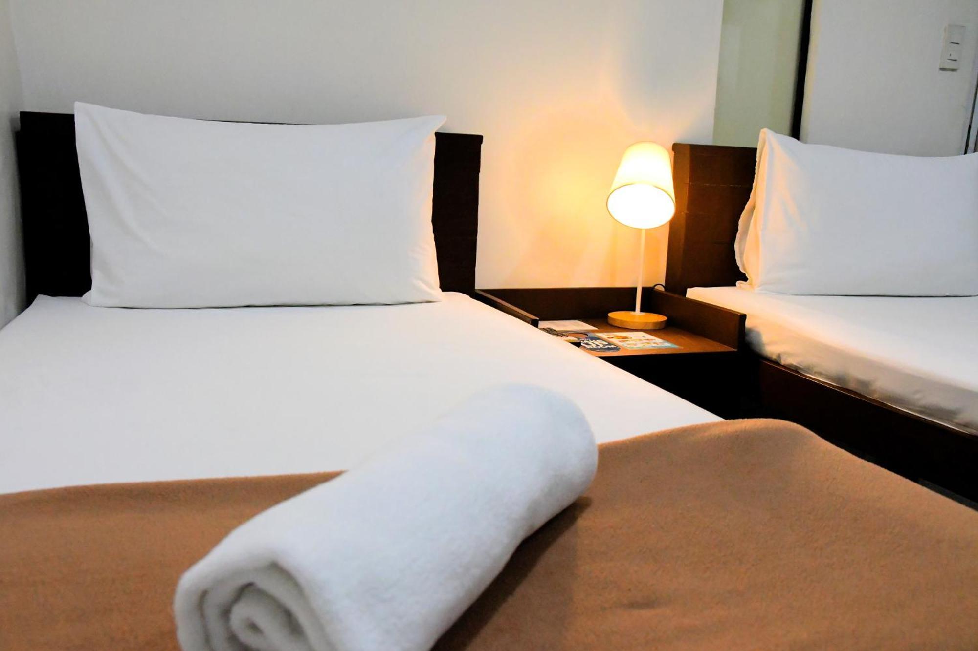 Arzo Hotel Makati Makati City Kültér fotó
