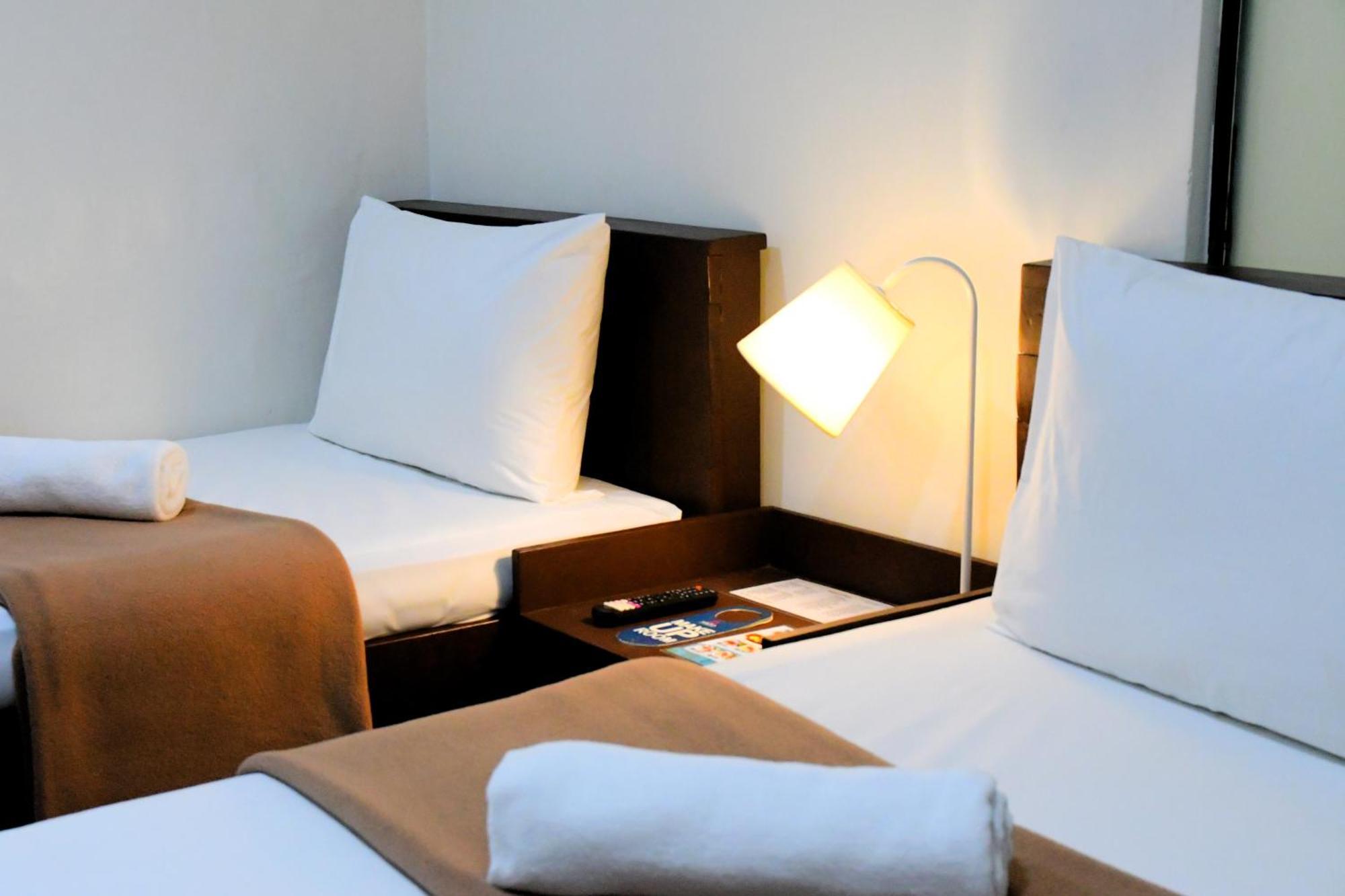 Arzo Hotel Makati Makati City Kültér fotó