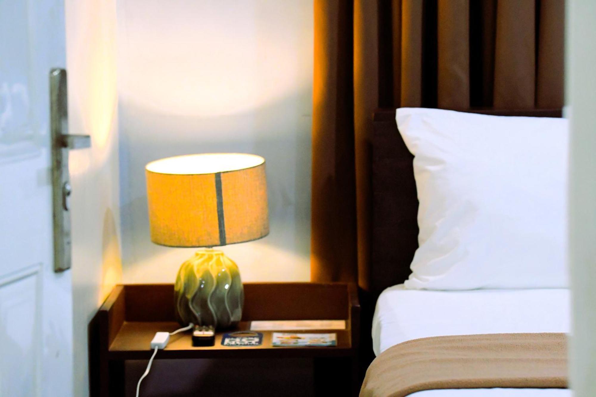 Arzo Hotel Makati Makati City Kültér fotó