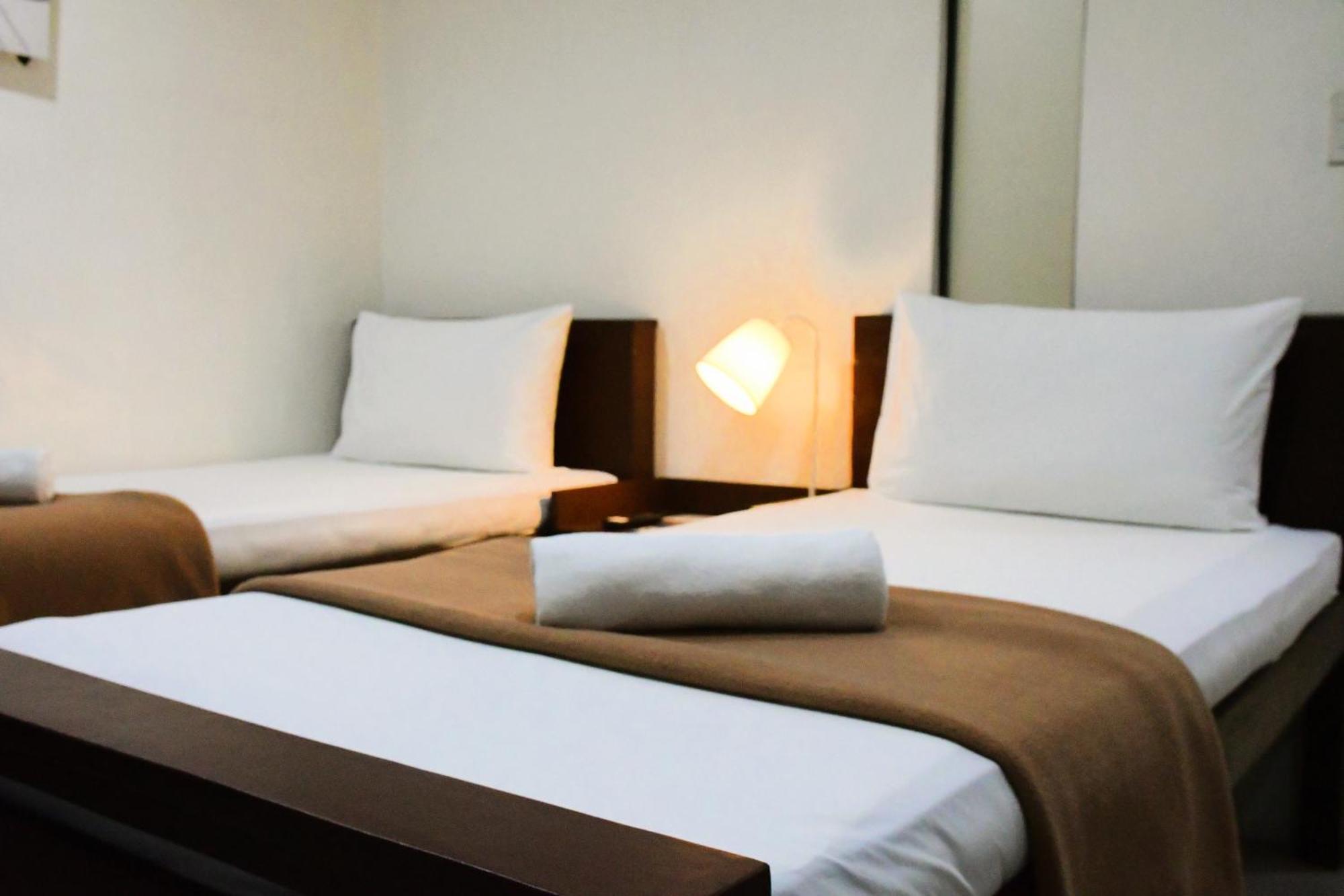 Arzo Hotel Makati Makati City Kültér fotó