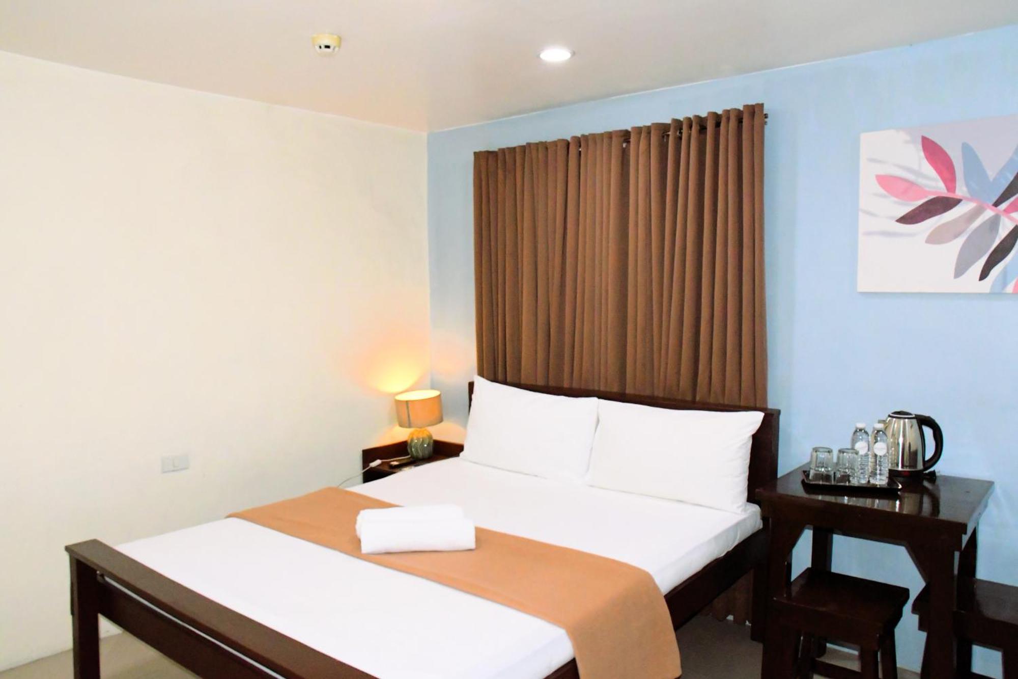 Arzo Hotel Makati Makati City Kültér fotó